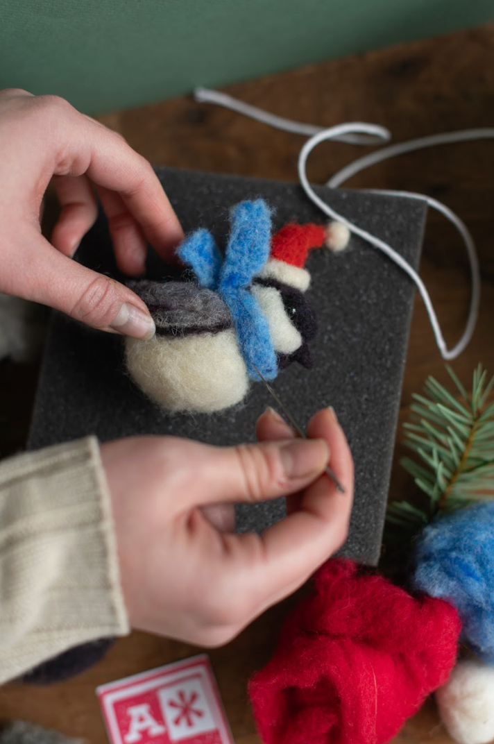Holiday Bird Ornament : Intro to Needle Felting
