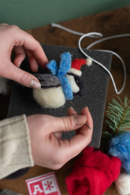 Holiday Bird Ornament : Intro to Needle Felting